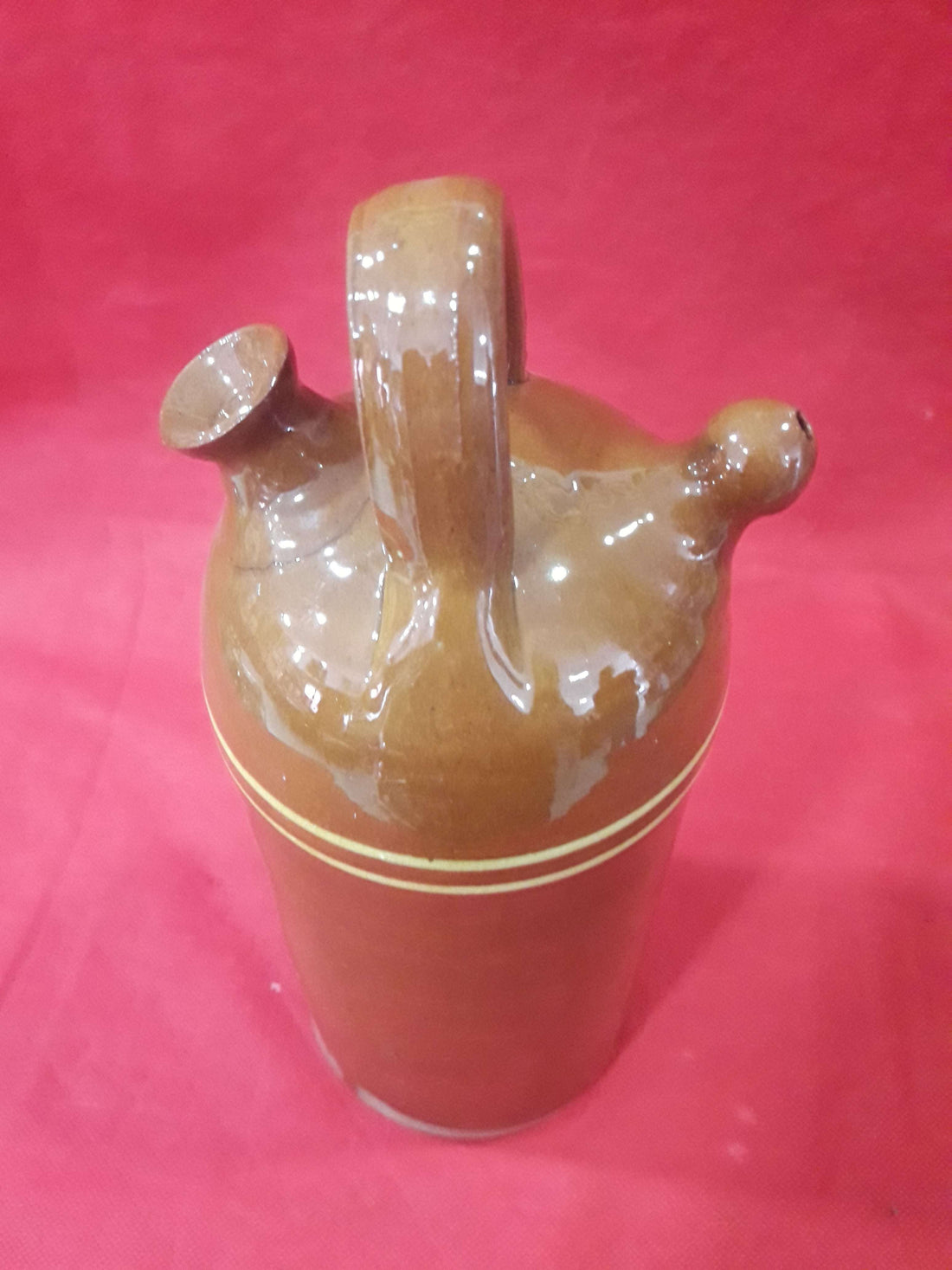 Botijo - Búcaro de cerámica esmaltada de alta calidad en tono marrón con detalles en crema, ideal para decoración rústica o coleccionismo.