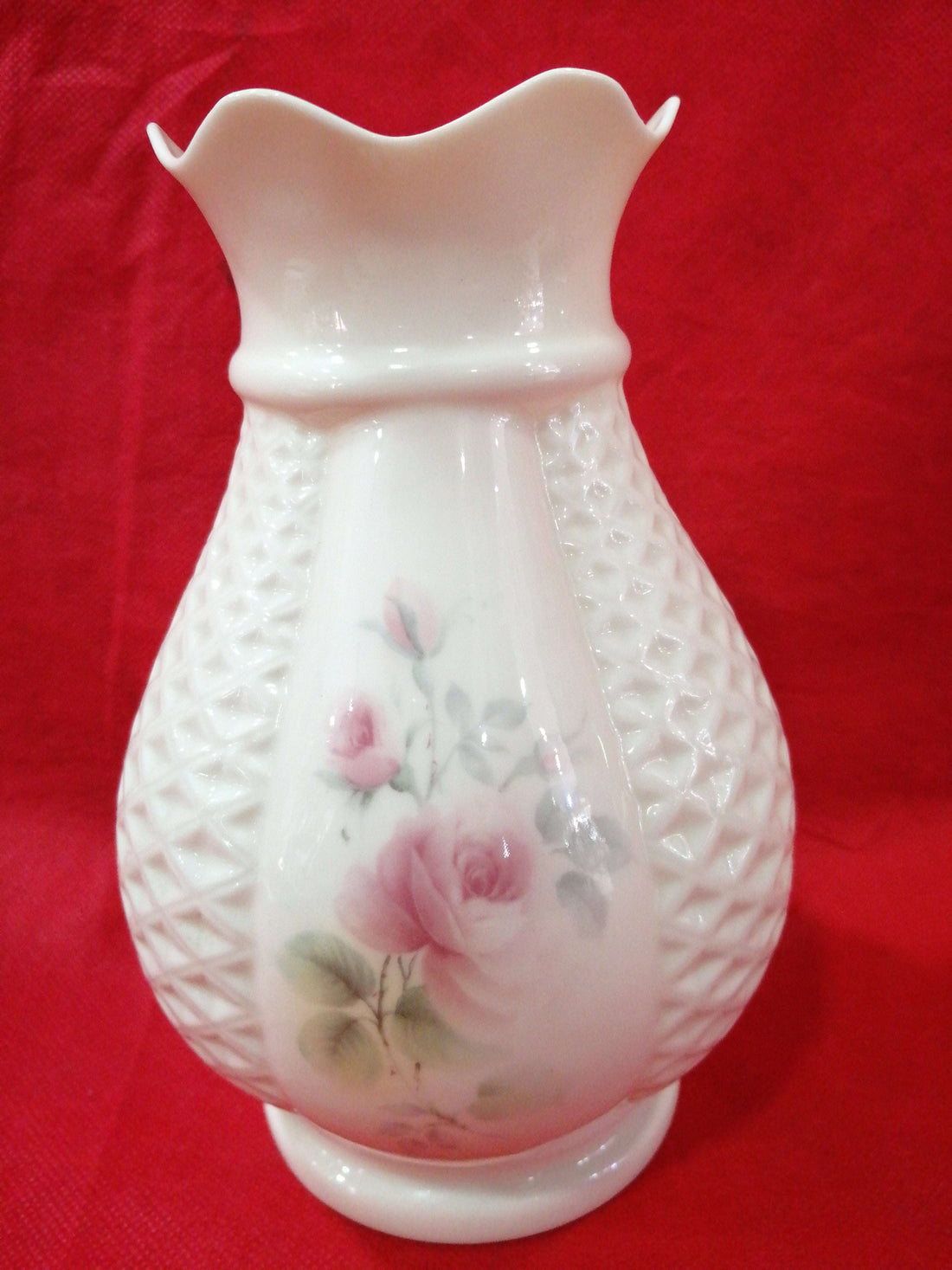 Jarron de porcelana fina - ¡Calidad superior! con diseño floral y textura en relieve, ideal para decoración elegante en el hogar o jardín.