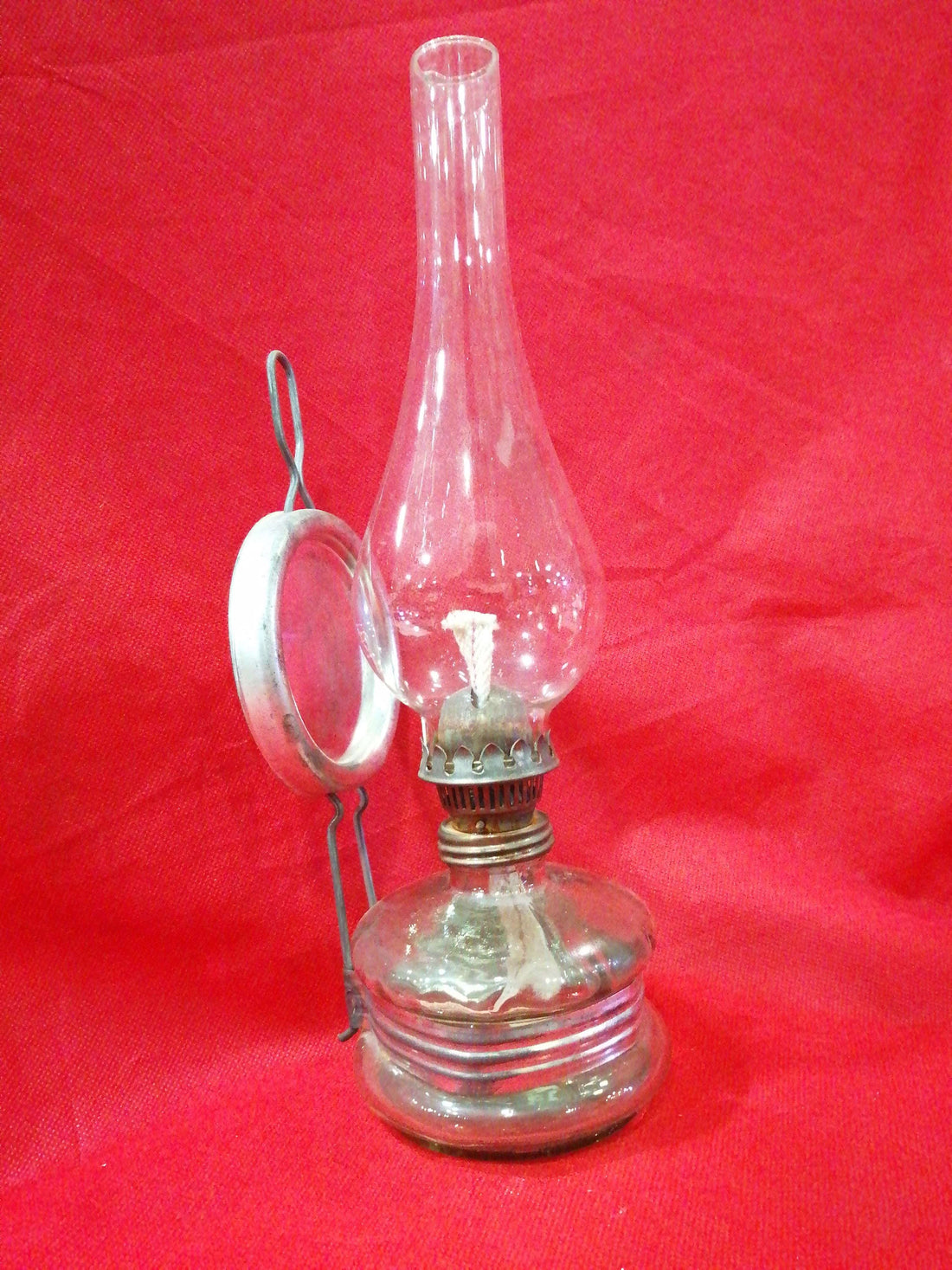 Quinqué de cristal para pared o mesa de calidad premium, diseño vintage con base redonda y soporte metálico, ideal para decoración clásica.