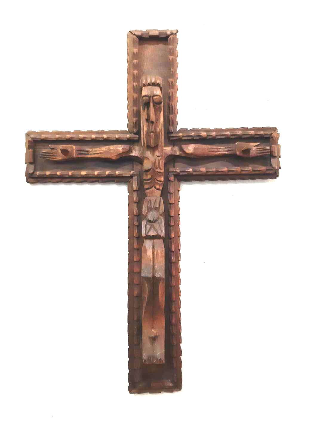 Crucifijo de madera tallada de alta calidad con diseño artesanal detallado, ideal para decorar espacios religiosos o el hogar.