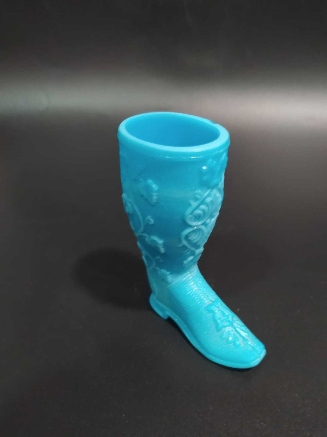 Bota de opalina azul con relieves florales | Antigüedades exclusivas