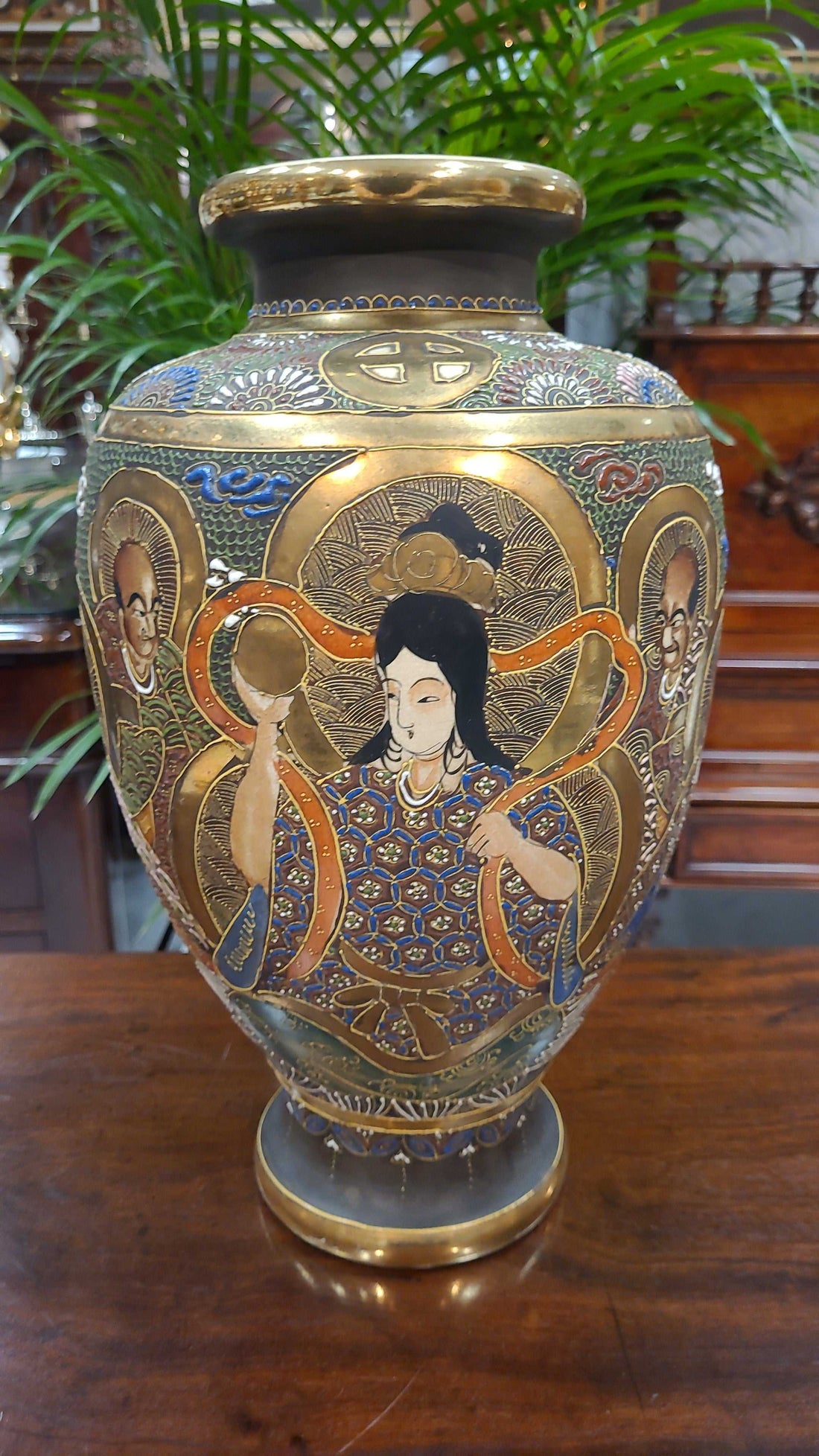 Par de jarrones Taisho Satsuma Gosu pintados a mano con oro auténtico