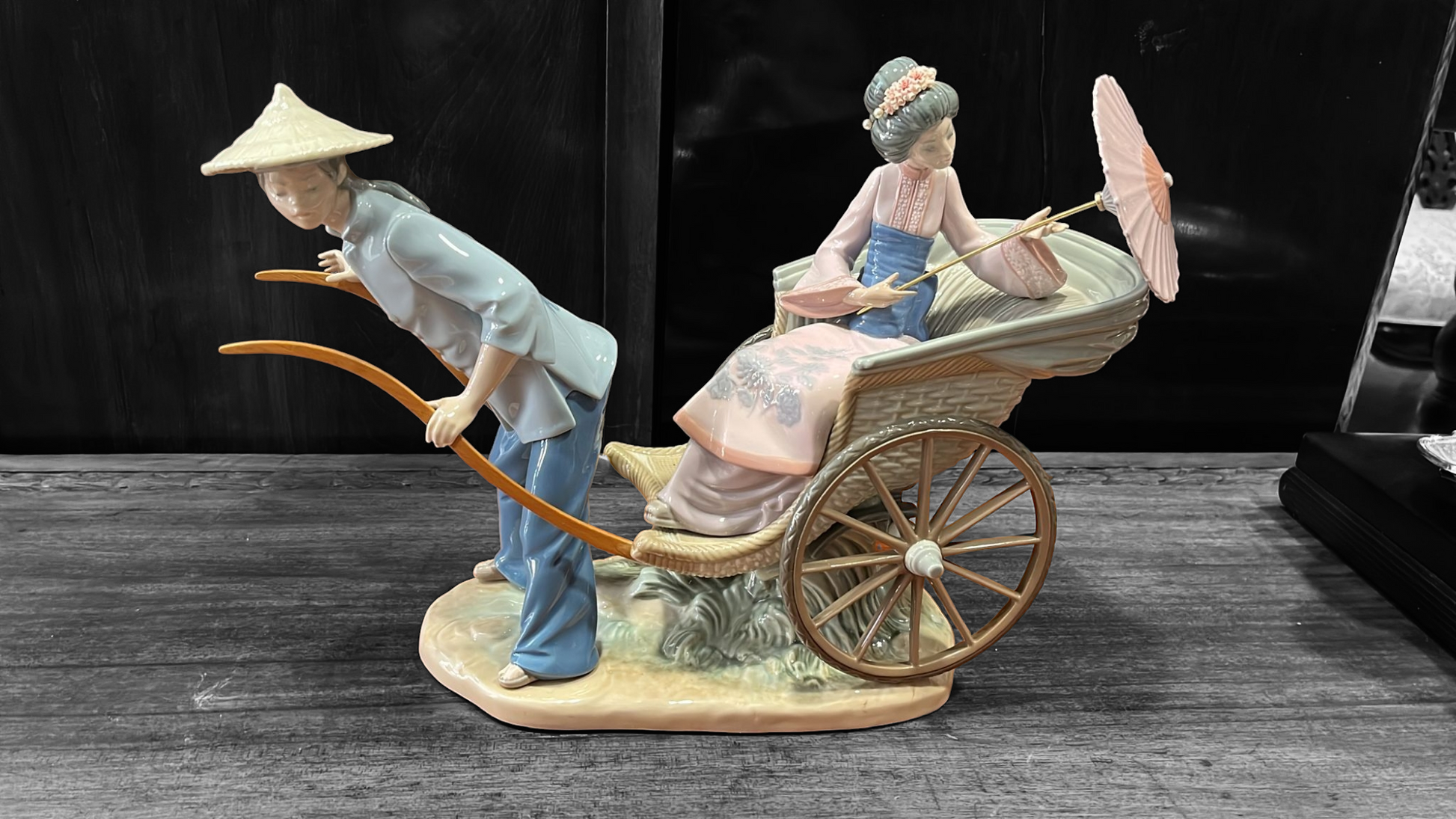 彫刻・オブジェ Lladro DE PASEO Y LECTURA 05000 Lladro Girl 彫刻・オブジェ Lladro DE PASEO Y LECTURA 05000 Lladro Girl