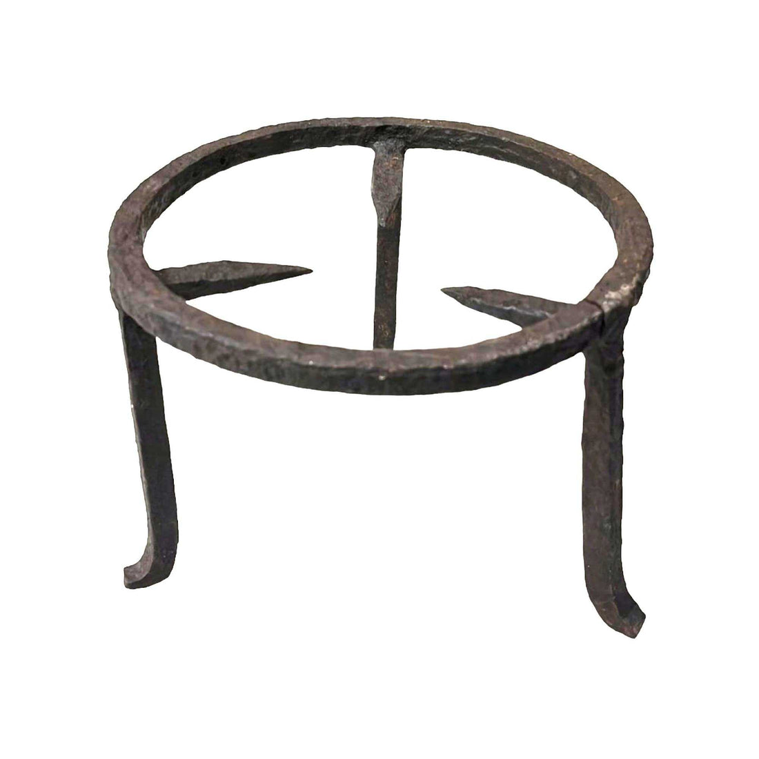 Estrebede de hierro fundido para cocina tradicional. Ideal para cocinar a leña o carbón, con diseño rústico y resistente al calor.