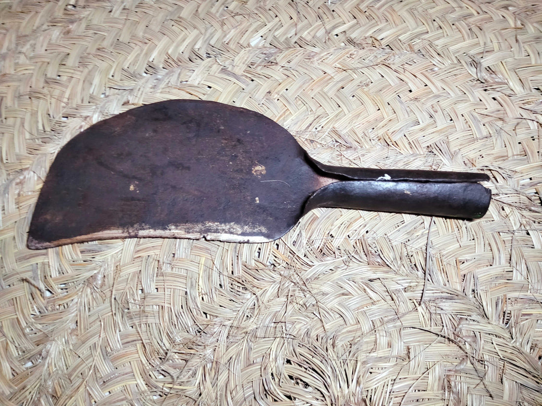 Calabozo podón ramas de 31 cm con hoja curva oxidada, herramienta de jardín tradicional para cortar ramas, ideal en decoración rústica.