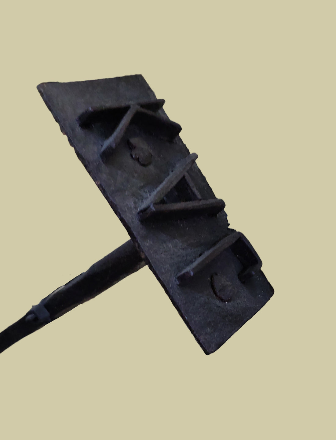 Marcador de cajas de madera al rojo vivo, único - vintage con mango de madera y cabezal metálico, ideal para decoración rústica o coleccionismo.