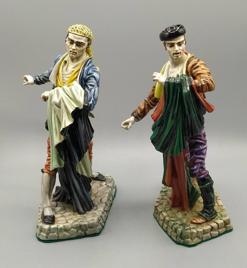 Figura de porcelana Bandoleros Algora - Toreros Goyescos en pose dinámica, con vestimenta tradicional y detalles artesanales únicos.