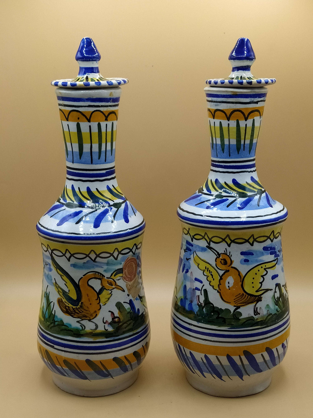 Tibores de Triana de Santa Ana, Sevilla – Piezas Únicas de los Años 50 con decoración pintada a mano de aves y motivos florales, ideales para decoración vintage.