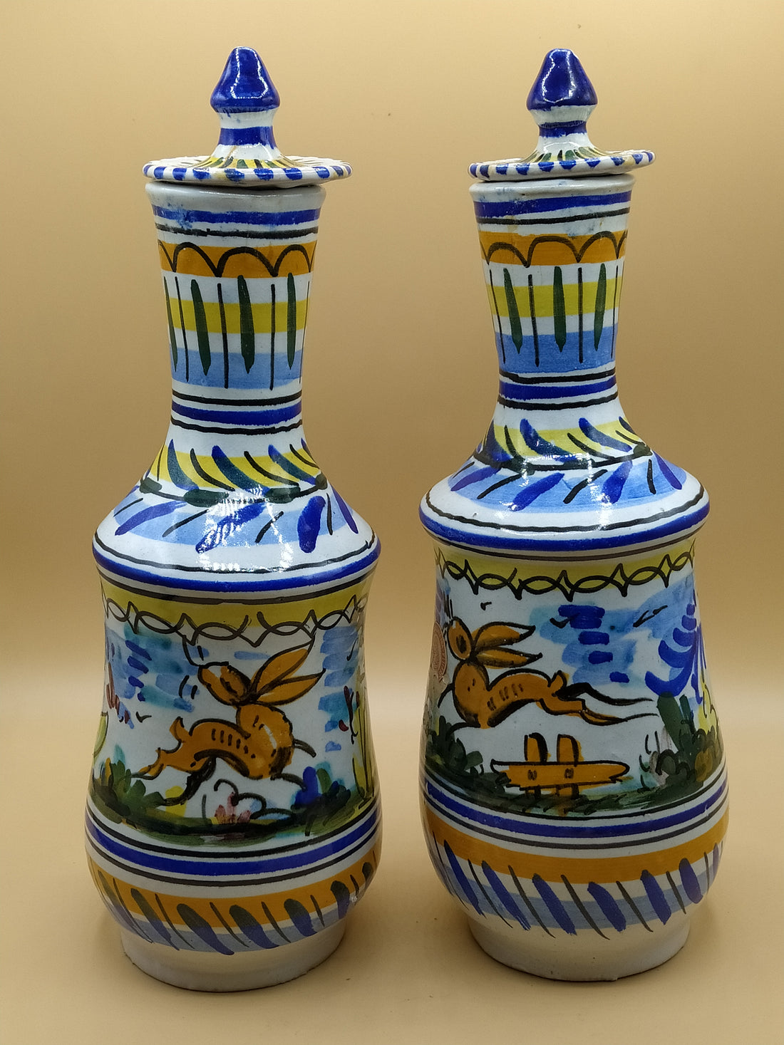 Tibores de Triana de Santa Ana, Sevilla – Piezas Únicas de los Años 50 con decoración pintada a mano de aves y motivos florales, ideales para decoración vintage.