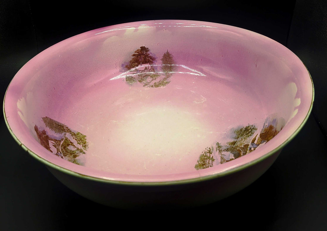 Palangana de porcelana rosa Cartuja de Sevilla con paisajes pintados, ideal para decoración vintage en hogar. Pieza clásica de tocador antiguo.