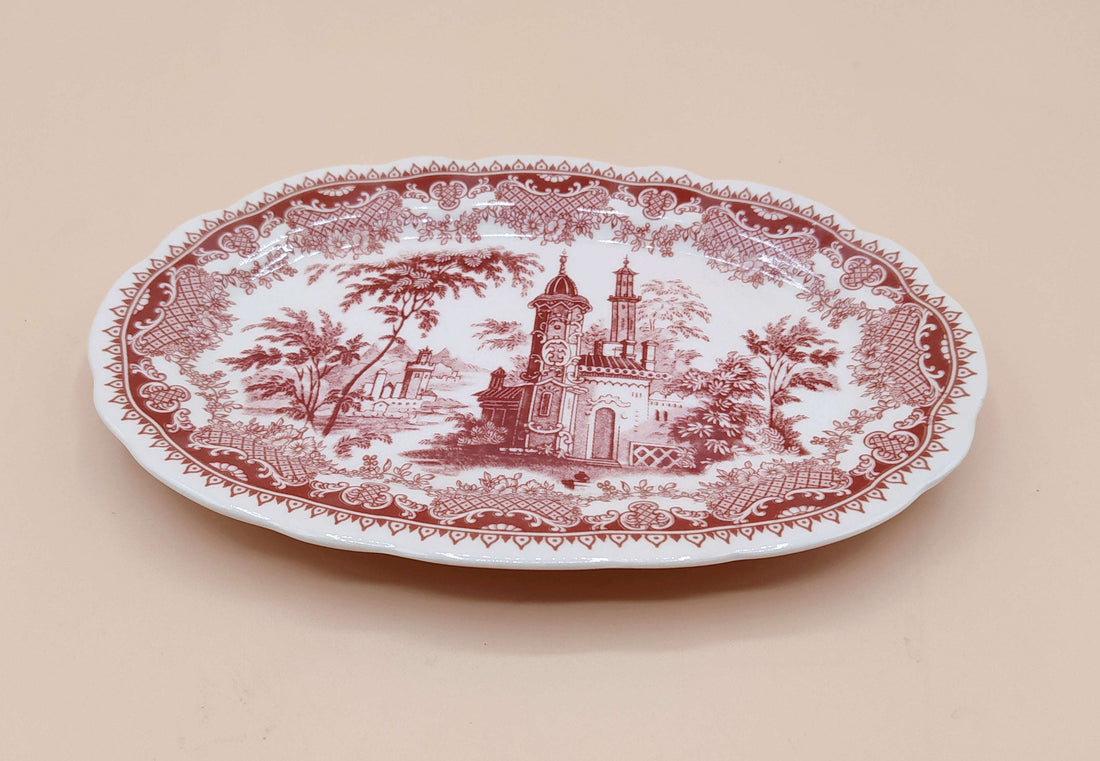 Bandeja inglesa Victoria Ware de cerámica - vintage con diseño clásico en tonos burdeos y escena campestre. Ideal para decoración de interiores elegantes.
