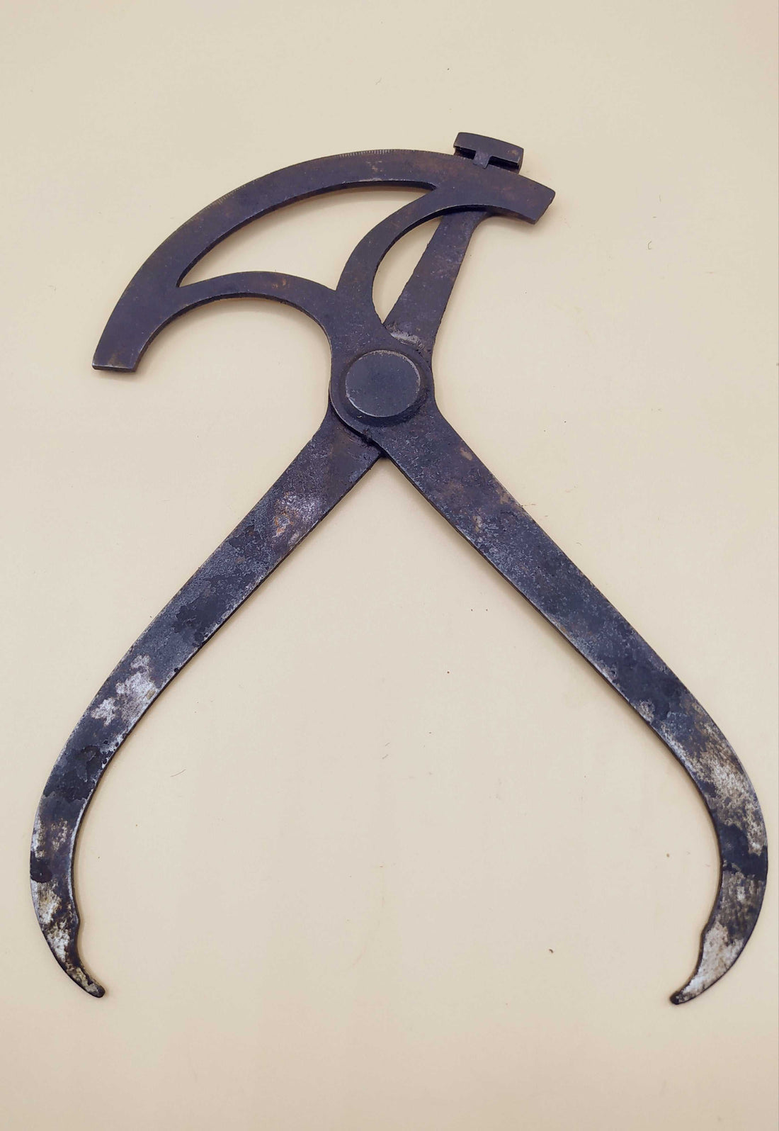 Galga transportadora de medidas de alta calidad y precisión cerrada, herramienta antigua de medición para taller mecánico o tornero.