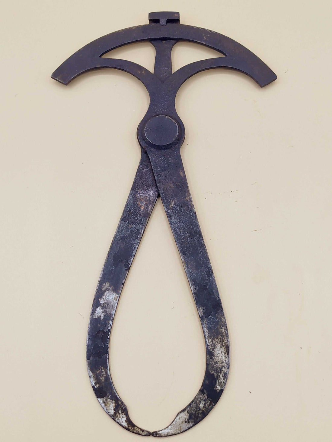 Galga transportadora de medidas de alta calidad y precisión cerrada, herramienta antigua de medición para taller mecánico o tornero.