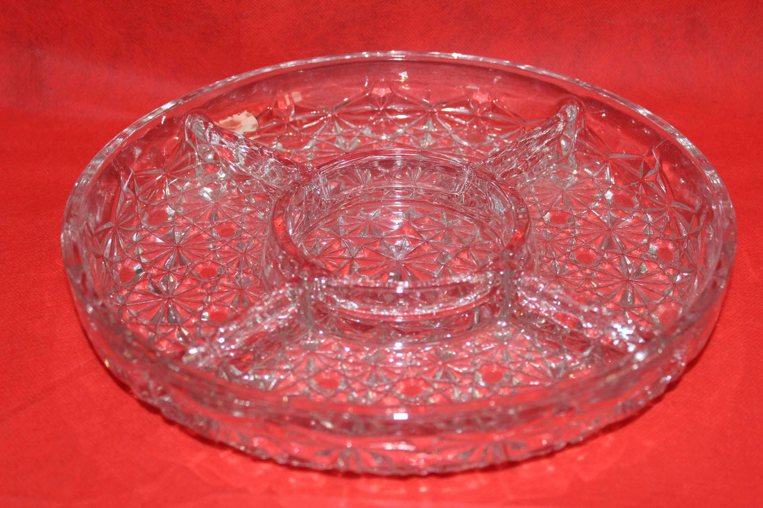 Entremesera de cristal con diseño tallado, perfecta para eventos y decoración de mesa elegante. Ideal para servir aperitivos con estilo.