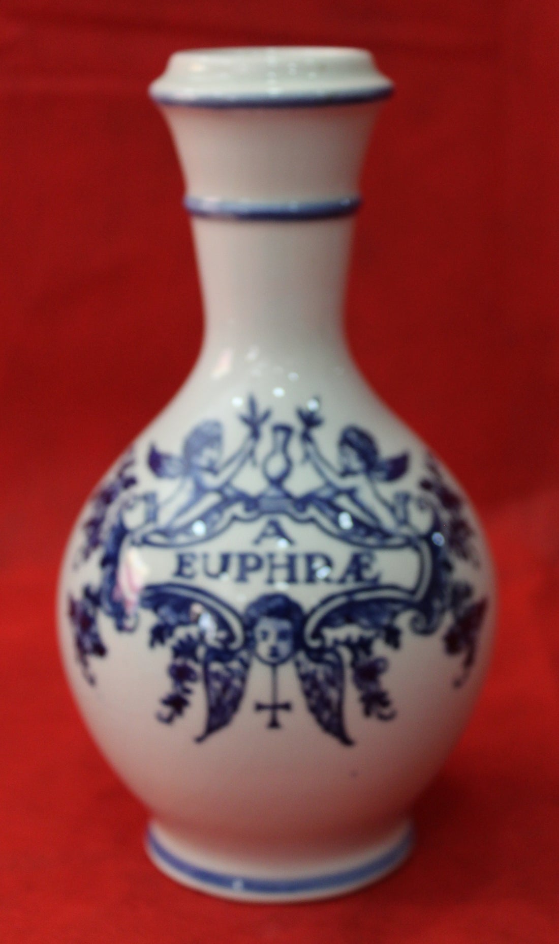 Tarro albaredo de farmacia en porcelana blanca con decoración azul y la inscripción 'EUPHRAE', producto exclusivo para decoración vintage.