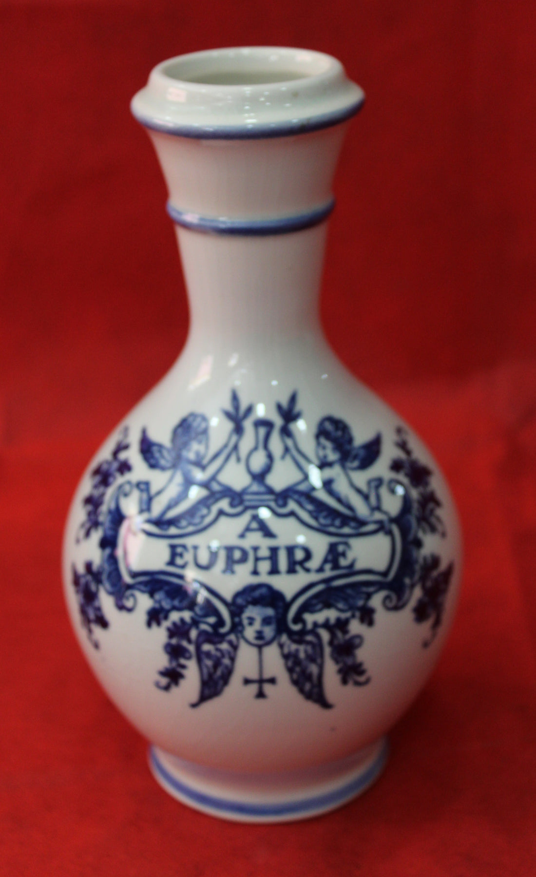 Tarro albaredo de farmacia en porcelana blanca con decoración azul y la inscripción 'EUPHRAE', producto exclusivo para decoración vintage.