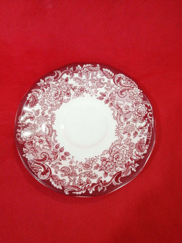 Vista frontal del plato de porcelana de La Cartuja mostrando su diseño clásico.

